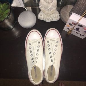 White low top converse (I have the shoe laces!!)
